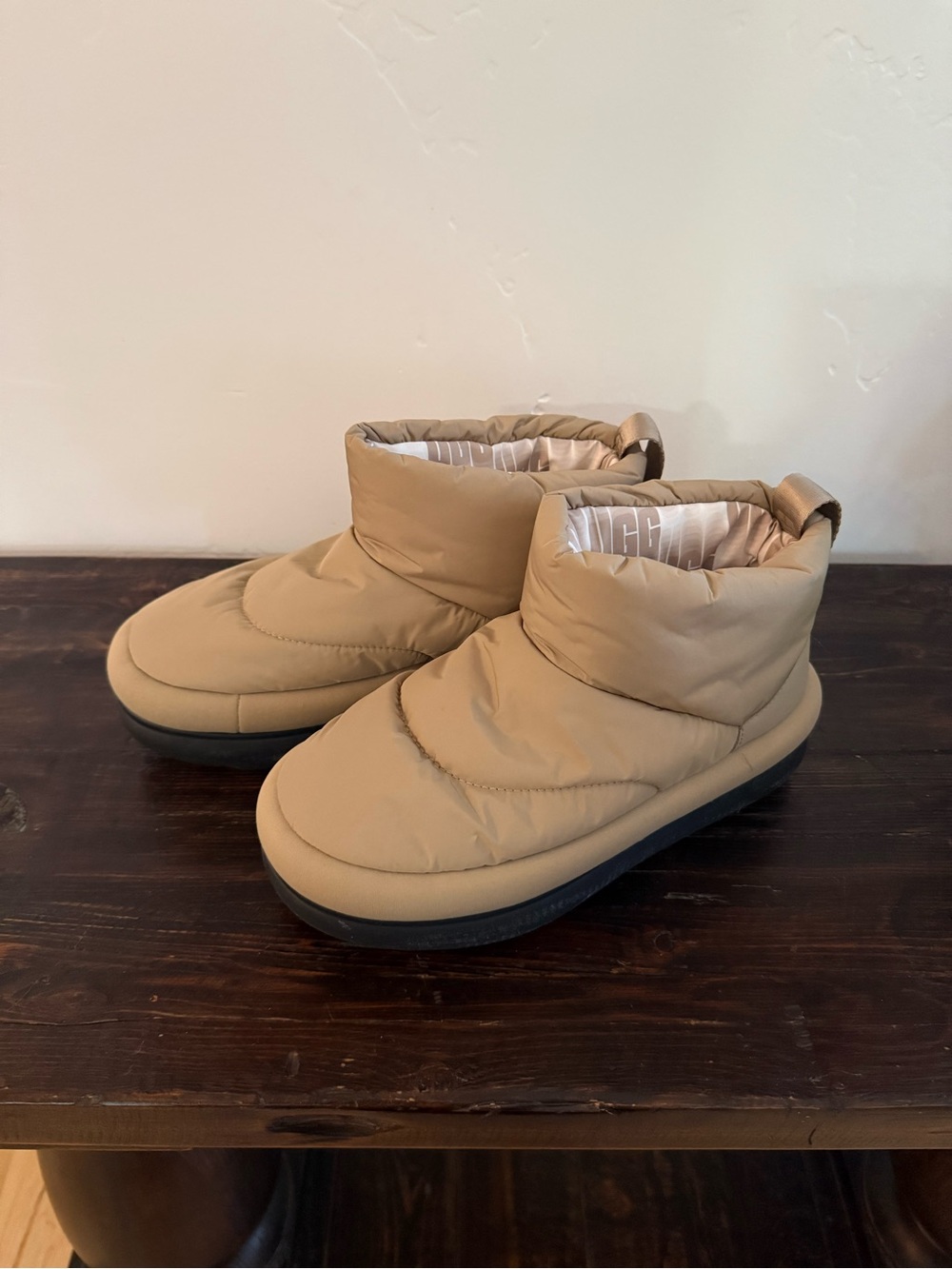 UGG Women’s Maxi Puffer Boots - Tan size 9